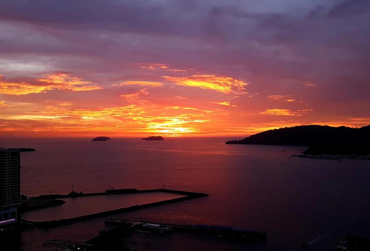 ホテル Jesselton Quay Sea View コタキナバル エクステリア 写真