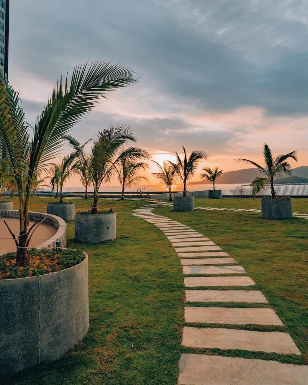 ホテル Jesselton Quay Sea View コタキナバル エクステリア 写真