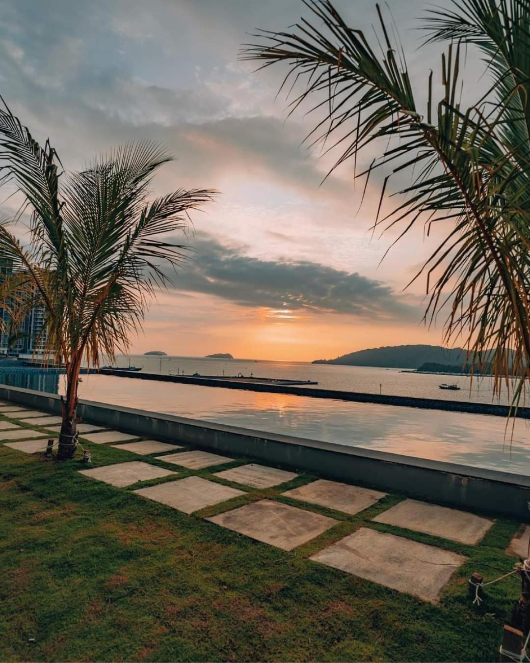 ホテル Jesselton Quay Sea View コタキナバル エクステリア 写真