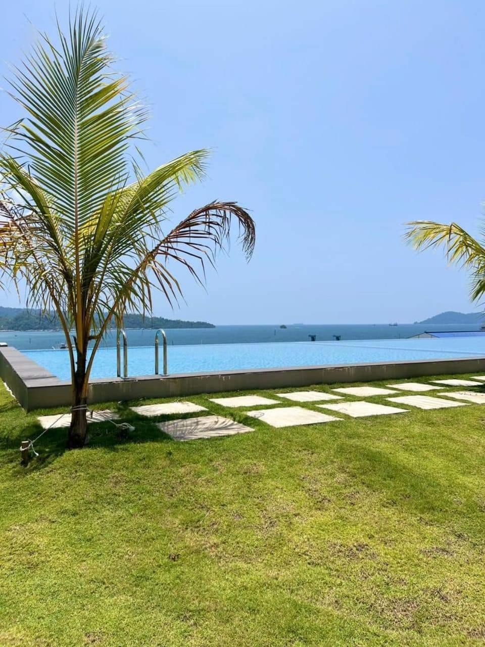 ホテル Jesselton Quay Sea View コタキナバル エクステリア 写真